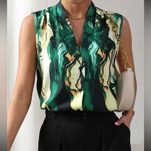 NWT: Green marble print V neck sleeveless blouse